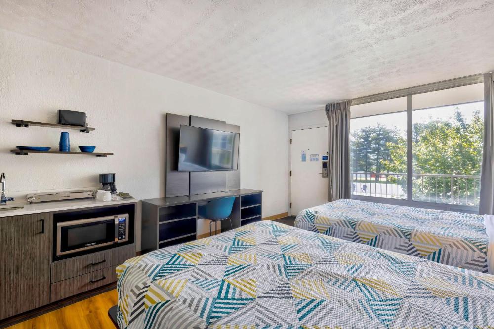 Deluxe Quadruple Room - Non-Smoking interior